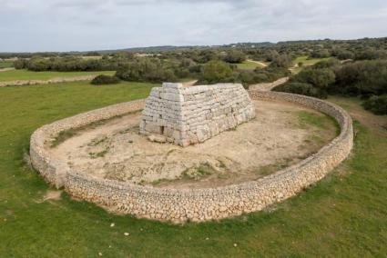 Sa Naveta des Tudons - Naveta Talayótica