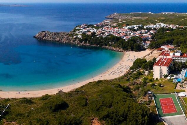 Abril 2027 en Menorca – Escapada de 4 días con hotel de playa en Todo Incluido